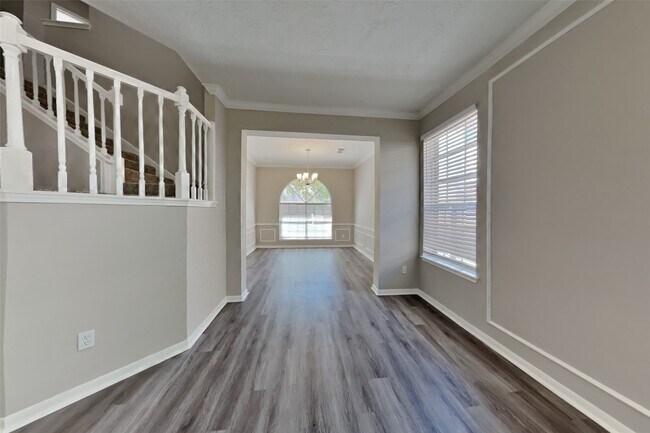 Building Photo - 814 Hyacinth Pl