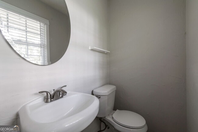 Building Photo - 2364 Peachwood Cir NE