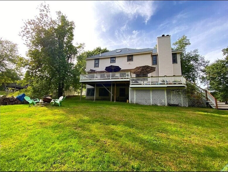 Building Photo - 340 River Rd