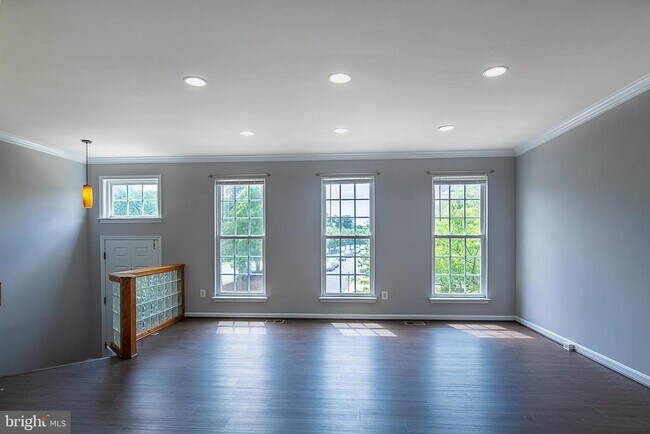 Building Photo - 24635 Kings Canyon Square
