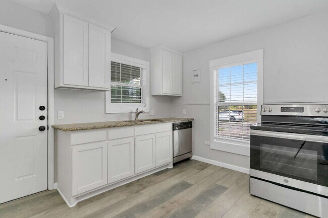 Building Photo - Cozy 2 Bedroom 1 Bath Duplex in Cleburne T...