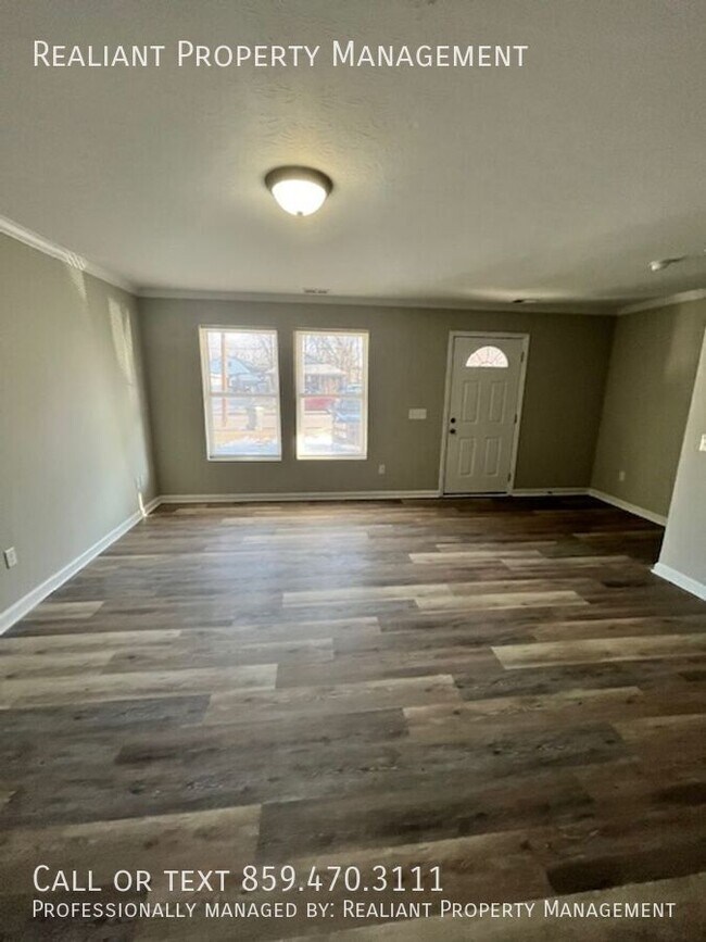 Building Photo - 820 Charles Ave