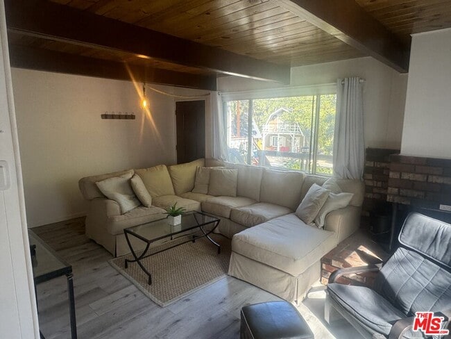 Building Photo - 672 Holmes Ln