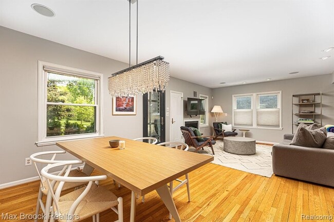 Building Photo - 328 George St