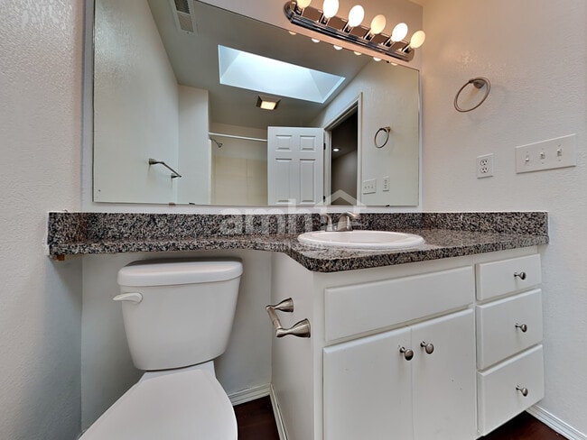 Building Photo - 5521 44th Ct SE