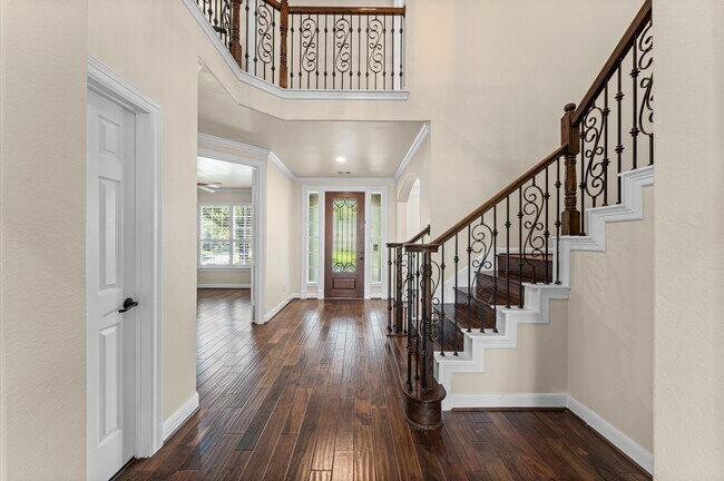 Building Photo - 7 N Beech Springs Cir