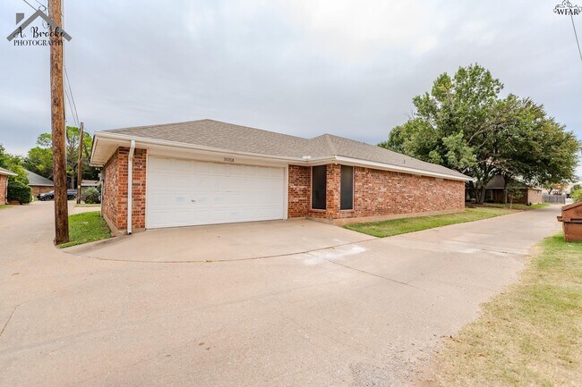 Building Photo - 3037 Cunningham Dr