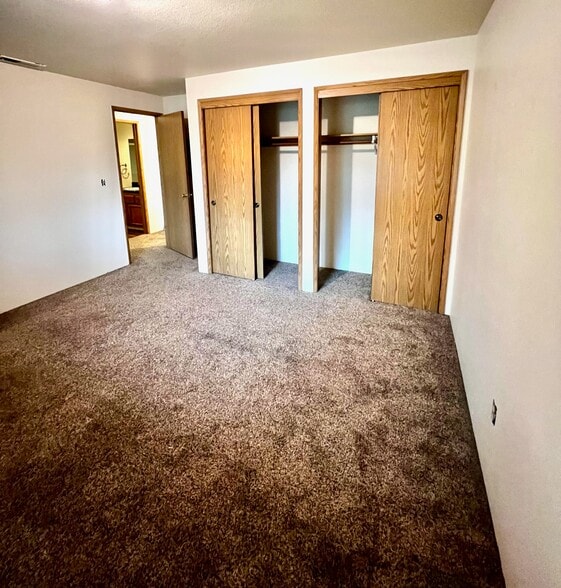 Building Photo - 2243 Poplar Dr