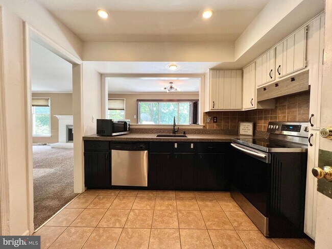 Building Photo - 8620 Trumbauer Dr