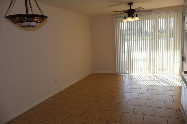 Building Photo - 4468 SW 49th Ave