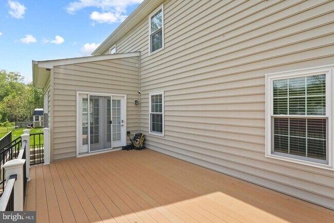 Building Photo - 5 Taylors Hl Wy