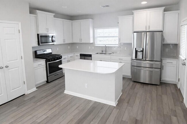 Building Photo - 3200 W College Park Dr