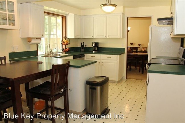 Building Photo - 3 br, 2 bath House - 5890 SW 203rd Ave