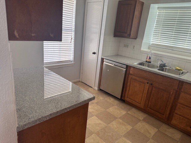 Building Photo - 11922 Sulphur Springs Dr