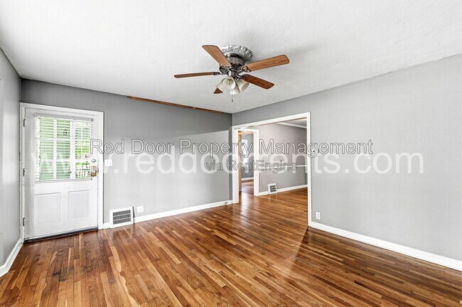 Building Photo - 129 E 49th St