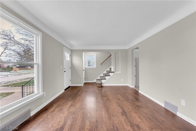 Building Photo - 8008 Pelham Dr