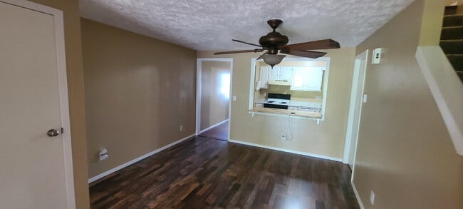 Building Photo - 2 Bed / 1.5 Bath Townhome with Garage, Located near Downtown Elizabeth!