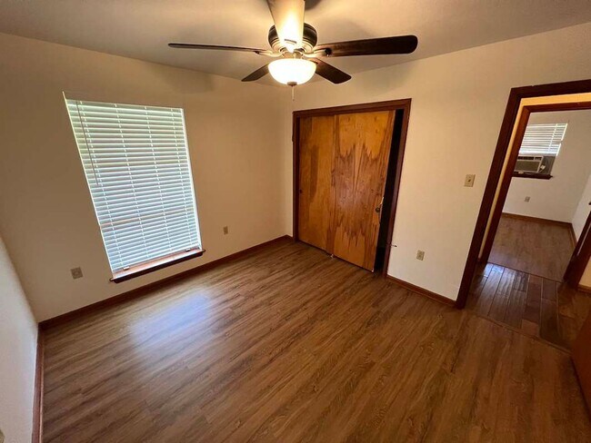 Building Photo - Baker's Historic Buffwood Subdivision, 3 bedroom, 2 bath home loaded with amenities
