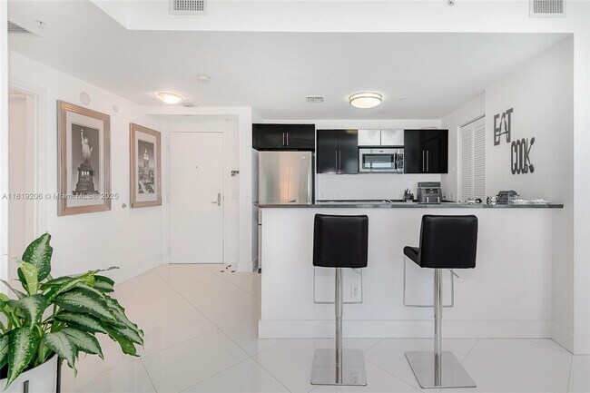 Building Photo - 300 S Biscayne Blvd