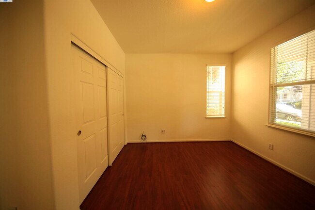 Building Photo - 1516 Whispering Oaks Way