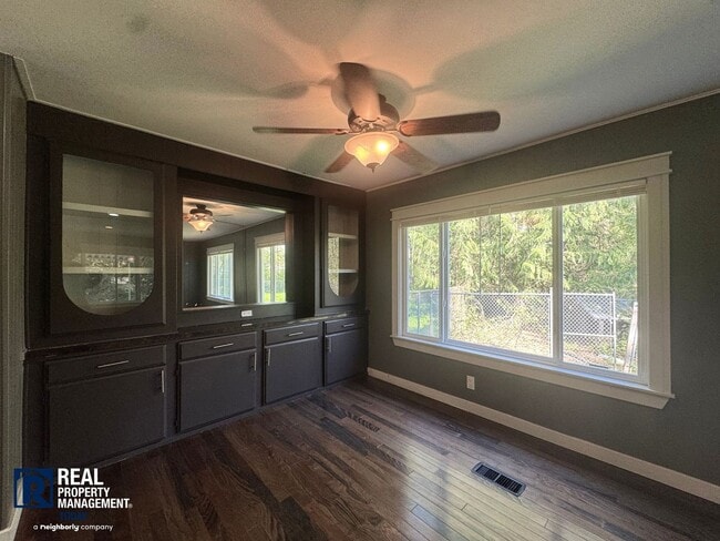 Building Photo - 2 Bed / 2 Bath Home with 4-Car Garage, Large Yard & RV Parking in Graham!