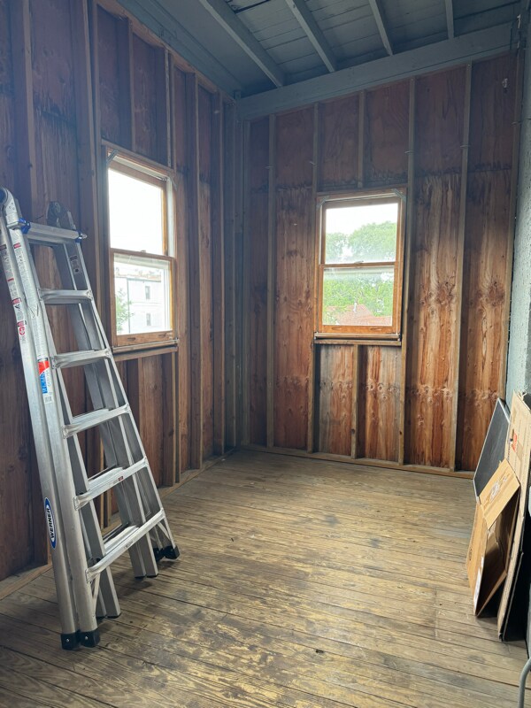 Building Photo - 1456 N Maplewood Ave