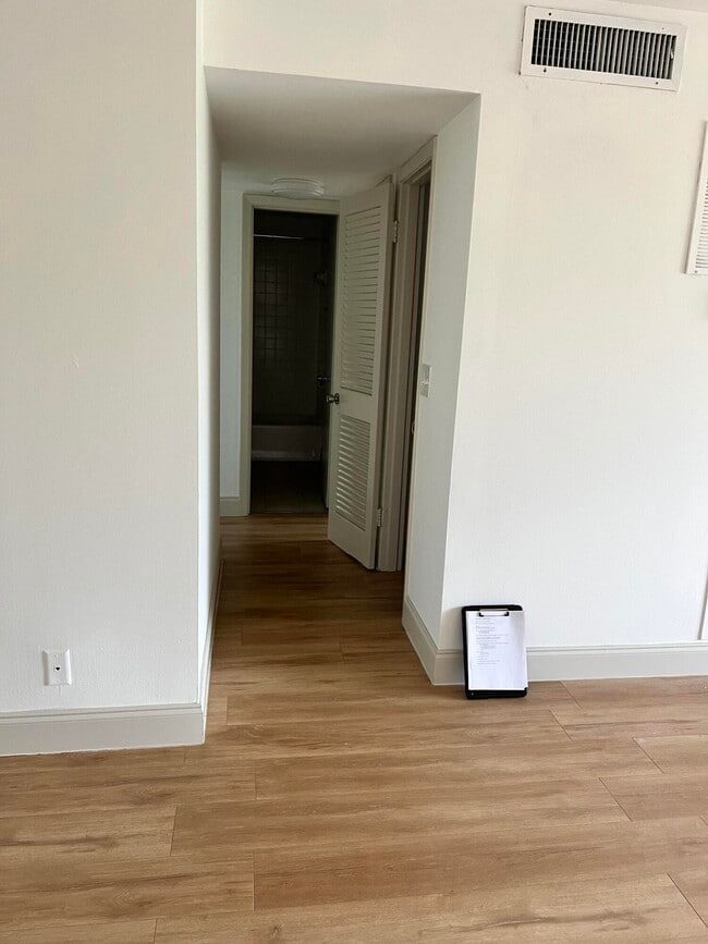 Building Photo - 644 NW 13th St