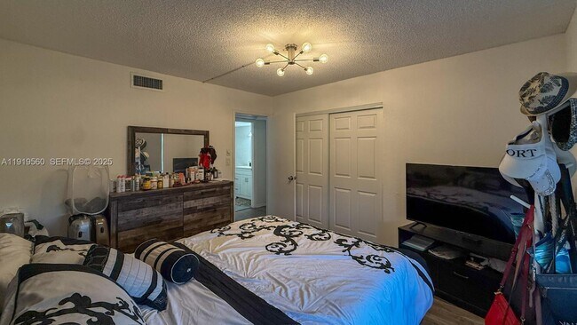 Building Photo - 7051 Environ Blvd