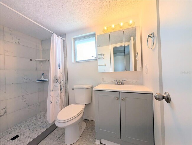 Building Photo - 4129 Lake Bayshore Dr