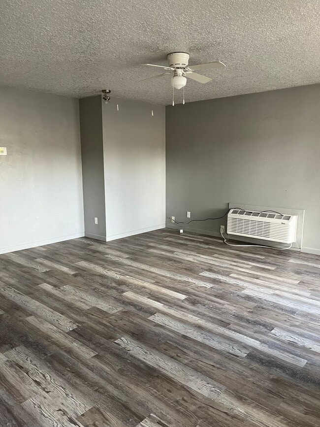 Building Photo - Cute 1 bed/1 bath home in Myrtle Creek.