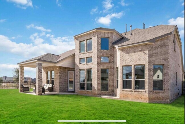 Building Photo - Balu's House