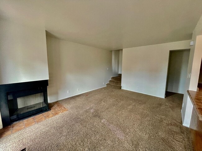 Building Photo - Pet Friendly Sunny Dale Townhome