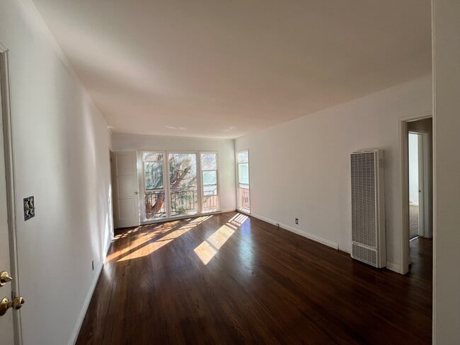 Building Photo - 129 N. Kenwood