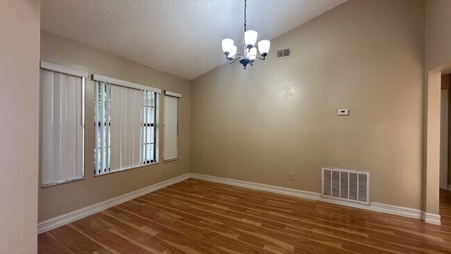 Building Photo - 487 Carrigan Ave