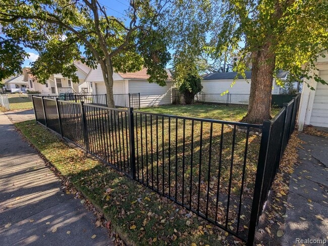 Building Photo - 1103 Mclean Ave