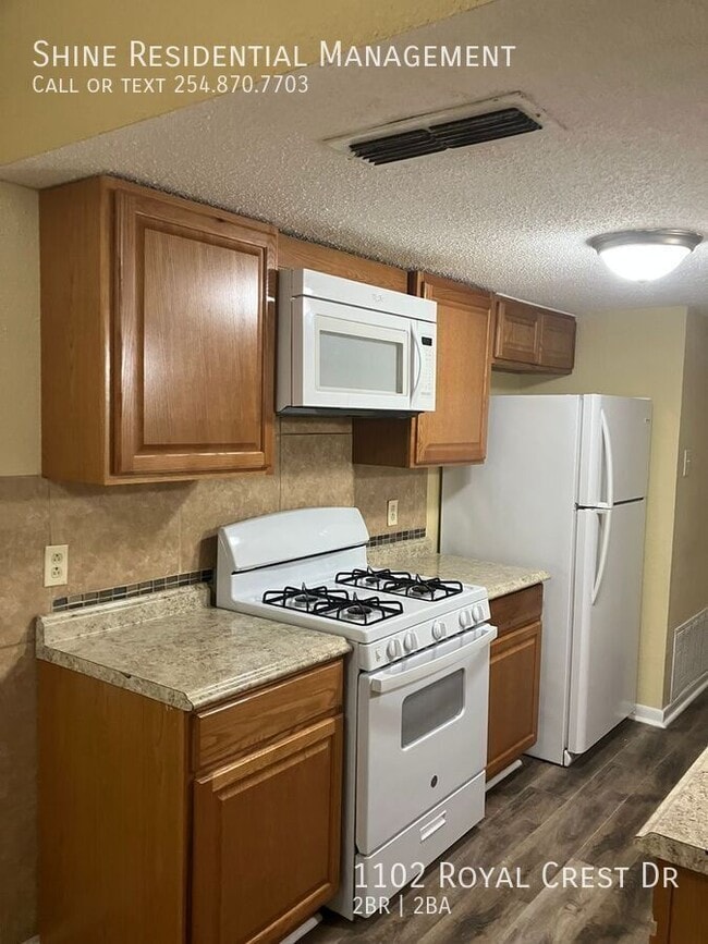 Building Photo - 1102 Royal Crest Dr