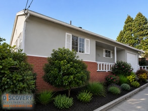 Building Photo - Charming Mid-Century Piedmont Home