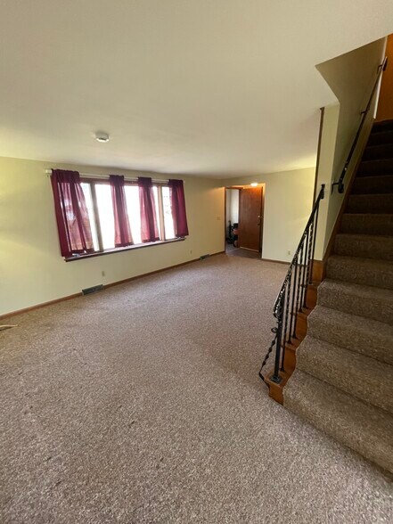 Building Photo - 225 Sunshine Dr