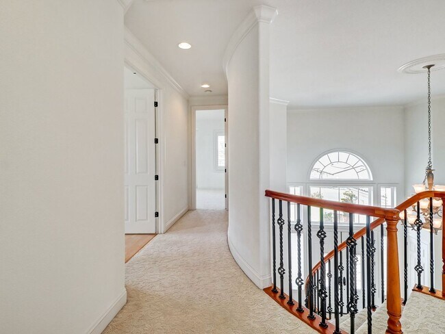 Building Photo - Beautiful custom home in The Promontory in...
