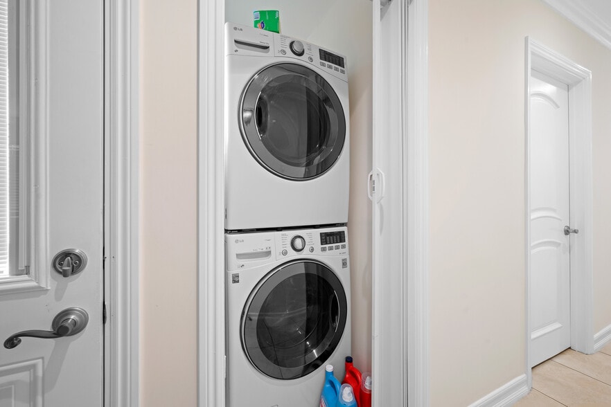 Building Photo - 1520 Orange Grove Ave