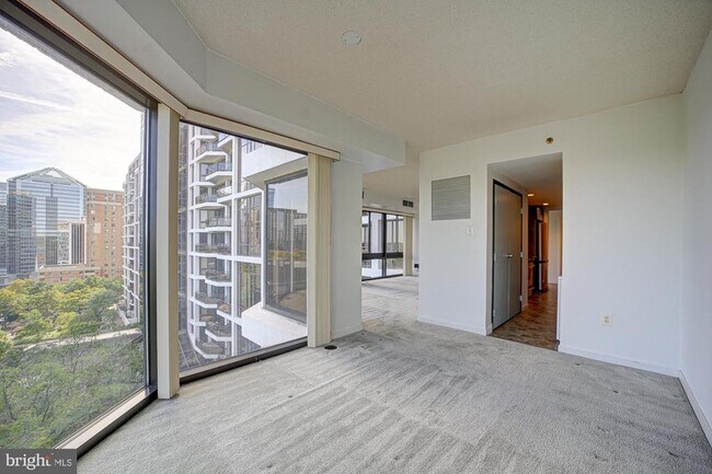 Building Photo - 1530 Key Blvd