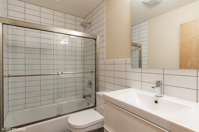 Building Photo - 120 E 57th St