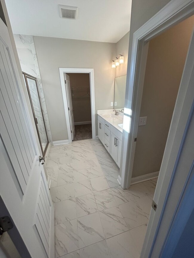 Building Photo - 585 Oyster Dr