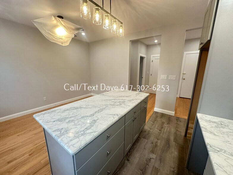 Building Photo - 4 Carol Ave