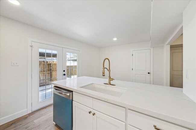 Building Photo - 1525 Bonanza Rd