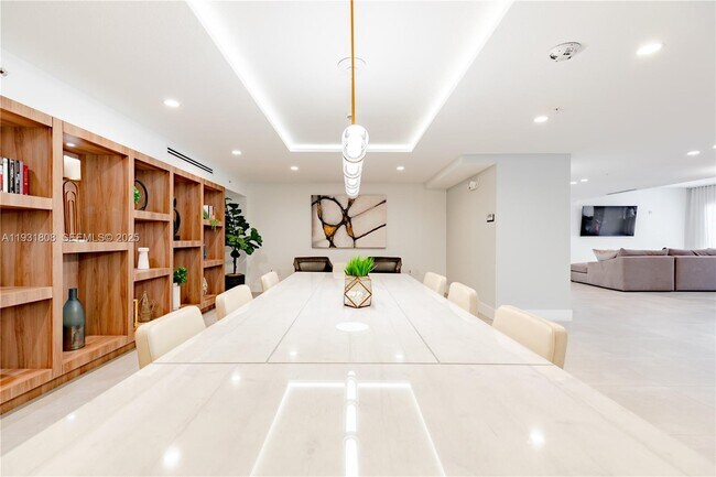 Building Photo - 1950 W 49th St