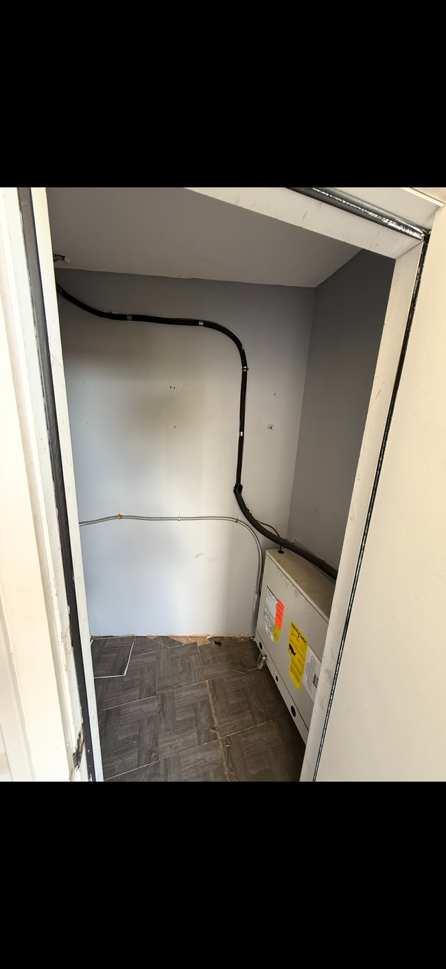 Building Photo - 645 S Kirkwood Rd