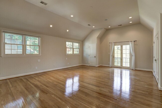 Building Photo - 5119 Manning Dr