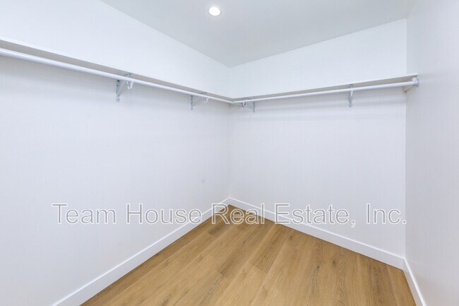 Building Photo - 7510 Etiwanda Ave