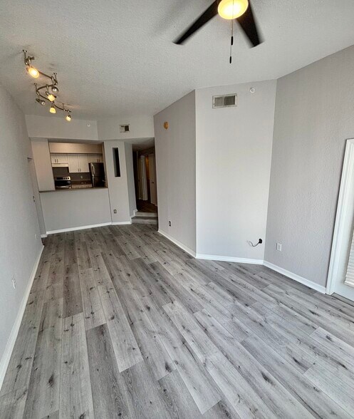Living room - 501 S Moody Ave